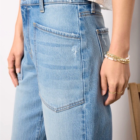 Evereve Cora barrel jeans - Picture 2 of 9